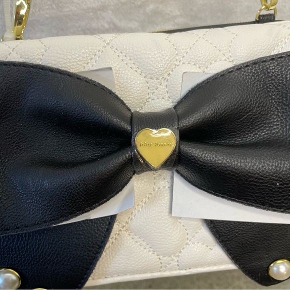 Betsey Johnson Quilted Heart Black/White Cross Body Bag Purse Mirror Coquette - Picture 3 of 6